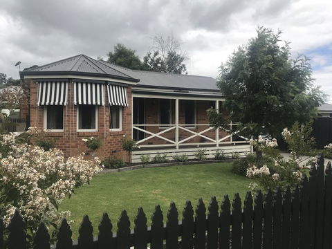 Acacia House - Central Healesville - Yarra Valley - Accommodation in Surfers Paradise 0