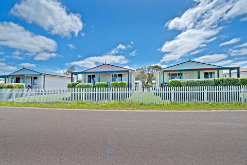Acclaim Rose Gardens Beachside Holiday Park - Accommodation in Surfers Paradise 1
