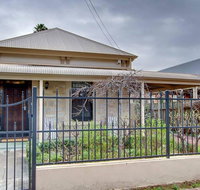 Adelaide close CBD Large Private Studio Apartment in St Peters - Accommodation in Surfers Paradise