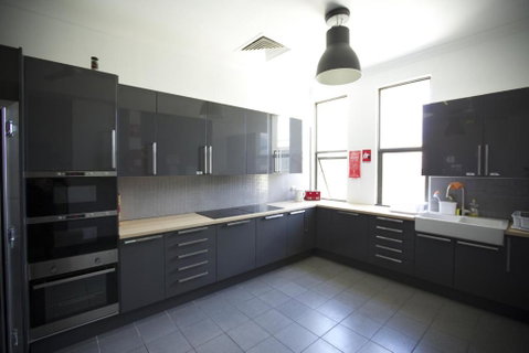 EBS Sydney Hostel - Accommodation in Surfers Paradise 4