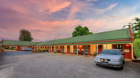 Elms Motor Inn - Accommodation in Surfers Paradise 0