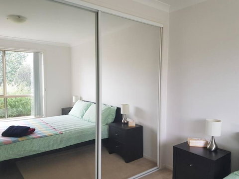Entire 2BR Sunny House @Franklin, Canberra - Accommodation in Surfers Paradise 4