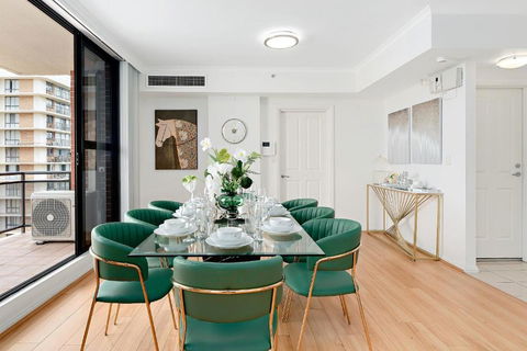 Epic CBD City View 3BR Penthouse Walk To Station&shopping Centre - Accommodation in Surfers Paradise 0