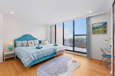 Epic CBD City View 3BR Penthouse Walk To Station&shopping Centre - Accommodation in Surfers Paradise 3