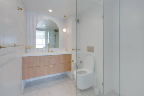 Exceptional 2-BR Oceanfront In Heart Of Gold Coast - Accommodation in Surfers Paradise 1