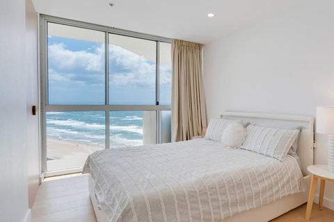 Exceptional 2-BR Oceanfront In Heart Of Gold Coast - Accommodation in Surfers Paradise 2