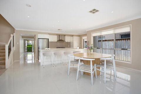 Entire Home In Park Central - Family-Friendly Getaway - Walk To Parks, Shops And Transport In Macarthur - Accommodation in Surfers Paradise 3