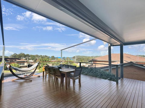 Fab 3-Bed Stay With Great Outdoors & Water Views - Accommodation in Surfers Paradise 1