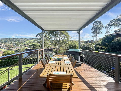 Fab 3-Bed Stay With Great Outdoors & Water Views - Accommodation in Surfers Paradise 2