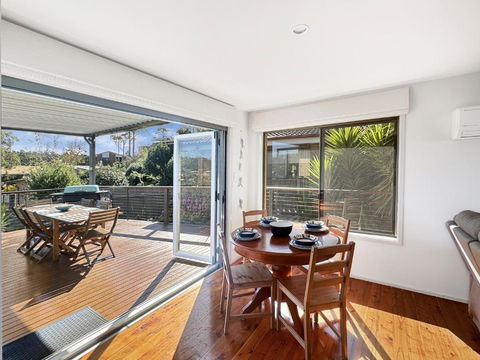 Fab 3-Bed Stay With Great Outdoors & Water Views - Accommodation in Surfers Paradise 4