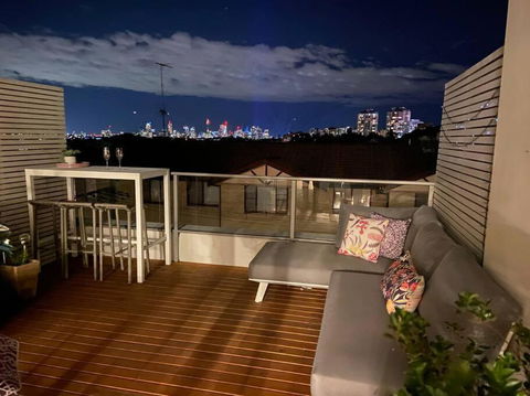 Fab Penthouse Near Bondi / Bronte, Shops & Bars - Accommodation in Surfers Paradise 4