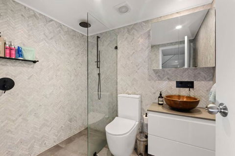 Fab Penthouse Near Bondi / Bronte, Shops & Bars - Accommodation in Surfers Paradise 3