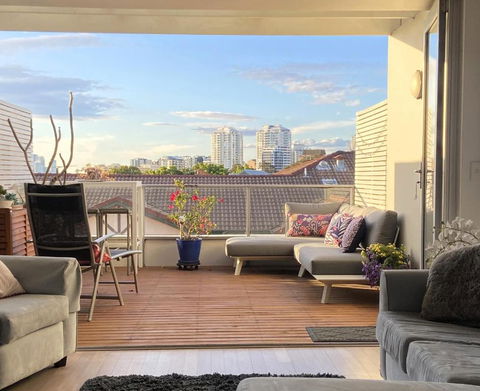 Fab Penthouse Near Bondi / Bronte, Shops & Bars - Accommodation in Surfers Paradise 0