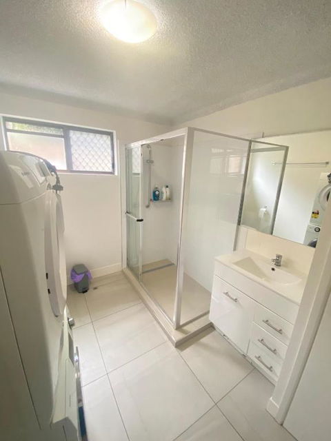 Fabulous Canal-front Unit In Mooloolaba - Accommodation in Surfers Paradise 2