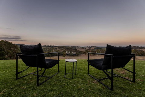 Farm Stay Picturesque Views - Accommodation in Surfers Paradise 0