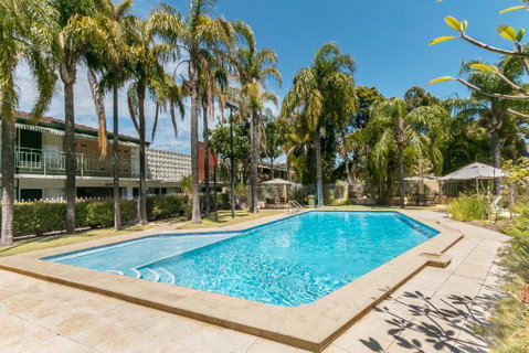 Flag Motor Lodge - Accommodation in Surfers Paradise 0