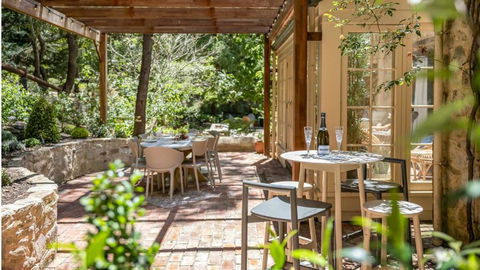 FROGWELL HOLLOW Immerse Into An Idyllic Fairytale - Accommodation in Surfers Paradise 3