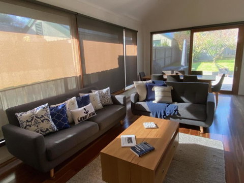 GALWAY COTTAGE - Accommodation in Surfers Paradise 0