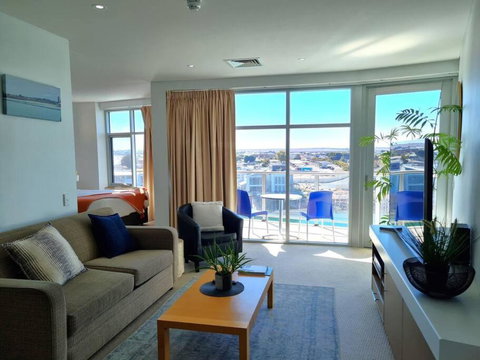 Glam Apartment 21 - Accommodation in Surfers Paradise 2
