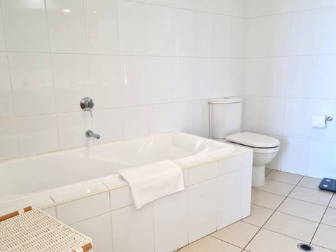Glam Apartment 21 - Accommodation in Surfers Paradise 4