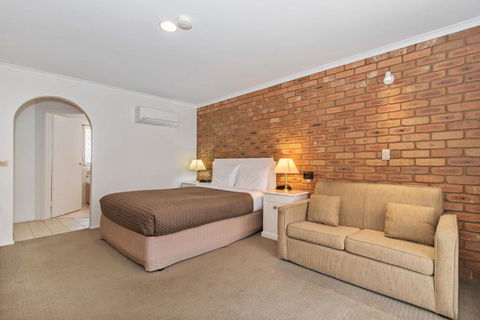 Golden Square Motor Inn - Accommodation in Surfers Paradise 0