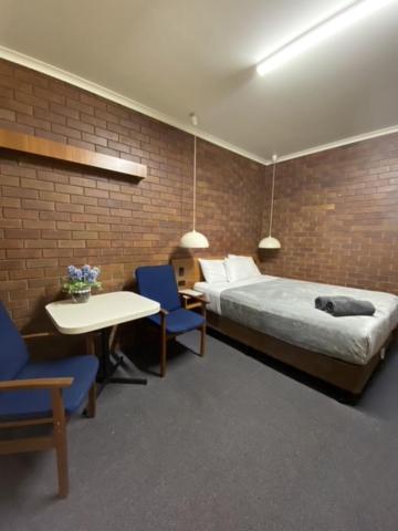 Golden West Motor Inn - Accommodation in Surfers Paradise 3