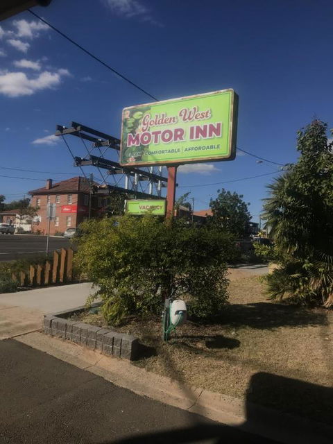 Golden West Motor Inn - Accommodation in Surfers Paradise 0