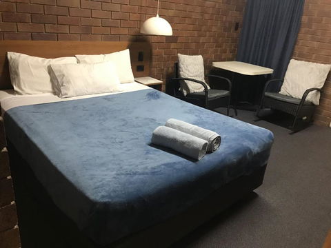 Golden West Motor Inn - Accommodation in Surfers Paradise 2