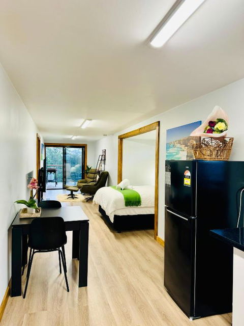 GORGE Chocolates Tiny House - Accommodation in Surfers Paradise 3