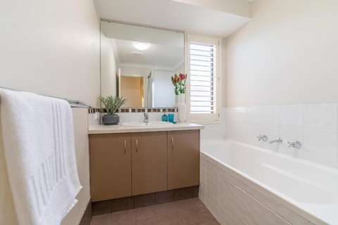 Greenmount Getaway - Accommodation in Surfers Paradise 4