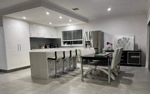 Gungahlin Luxe 5 Bedroom 2 Storey Home With Views Canberra - Accommodation in Surfers Paradise 4