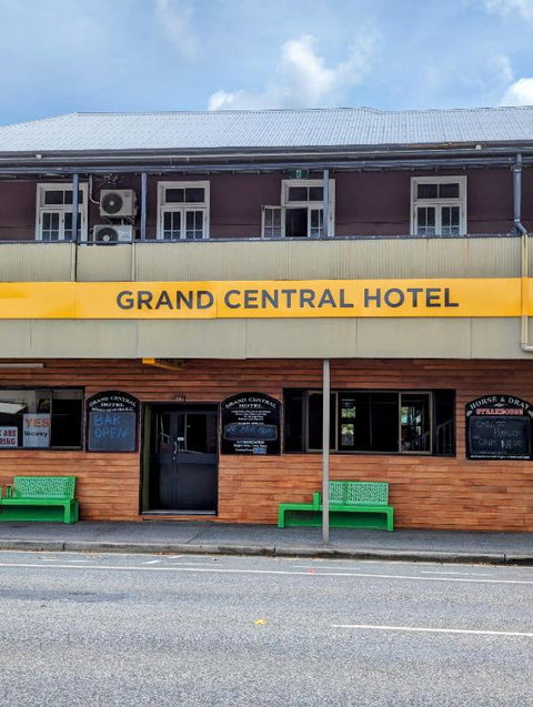 GRAND CENTRAL HOTEL PROSERPINE - Accommodation in Surfers Paradise 2