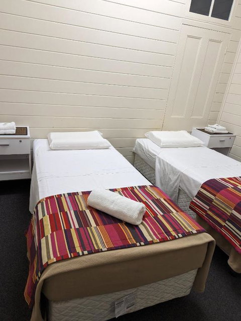 GRAND CENTRAL HOTEL PROSERPINE - Accommodation in Surfers Paradise 4