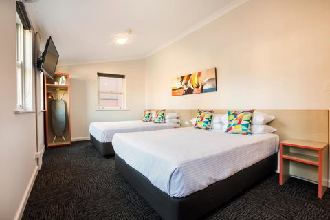 Granville Hotel - Accommodation in Surfers Paradise 1