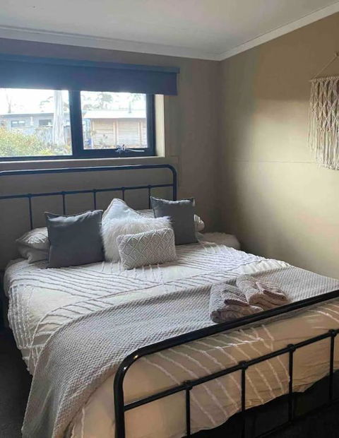 Great Lakes Wilderness Three Bedroom Home - Accommodation in Surfers Paradise 2