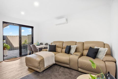 Guildford Family Hideaway - Accommodation in Surfers Paradise 0
