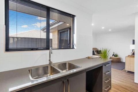 Guildford Family Hideaway - Accommodation in Surfers Paradise 3