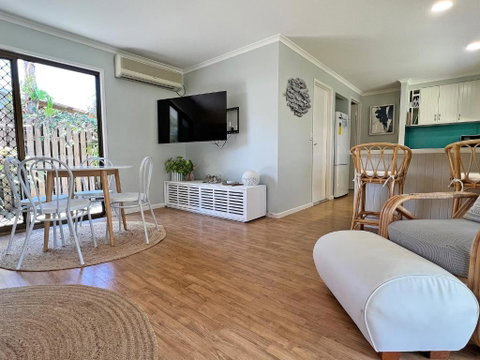 HAPPY DAZE - Accommodation in Surfers Paradise 1