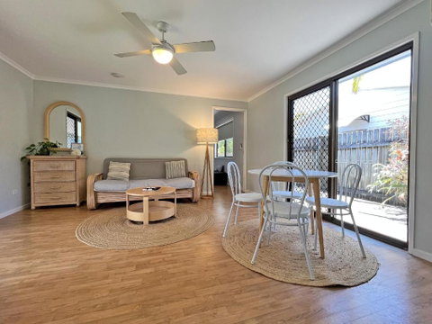 HAPPY DAZE - Accommodation in Surfers Paradise 2