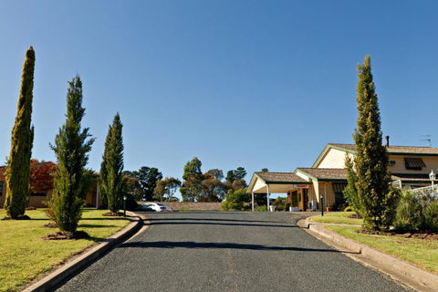 Hilltops Retreat Motor Inn - Accommodation in Surfers Paradise 0