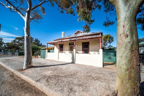 Hawker Bed And Breakfast - Accommodation in Surfers Paradise 0