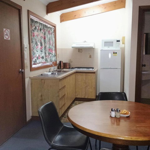 Hawker Holiday Cabins - Accommodation in Surfers Paradise 0