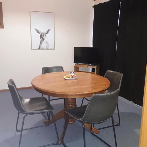 Hawker Holiday Cabins - Accommodation in Surfers Paradise 2