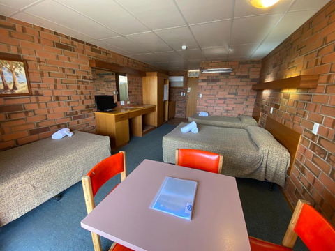 Hawker Hotel Motel - Accommodation in Surfers Paradise 0