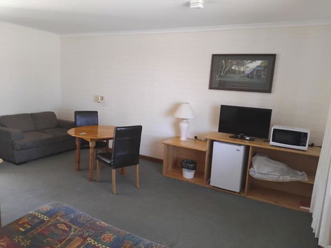 Hawker Outback Motel - Accommodation in Surfers Paradise 3