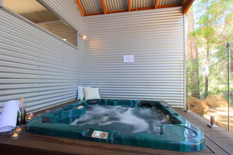 Hidden Valley Eco Spa Lodges & Day Spa - Accommodation in Surfers Paradise 1