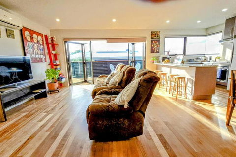Hideaway By The Bay - Accommodation in Surfers Paradise 2