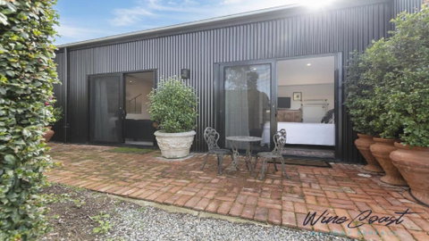 Hideaway Nook By Wine Coast Holiday Rentals - Accommodation in Surfers Paradise 0