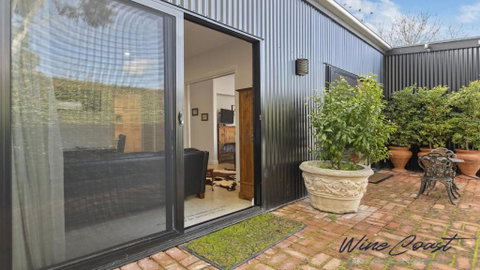 Hideaway Nook By Wine Coast Holiday Rentals - Accommodation in Surfers Paradise 2