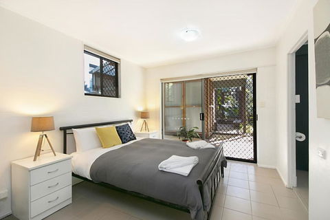 HideAway - Tweed Coast Holidays - Accommodation in Surfers Paradise 0